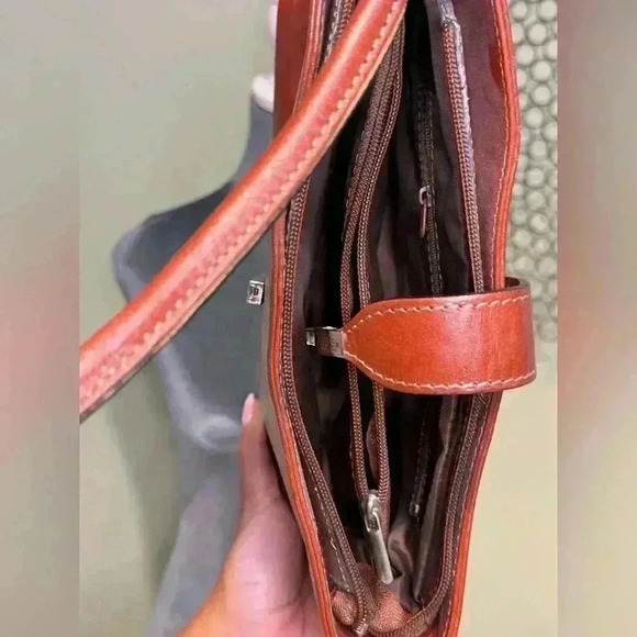 Pelle - Handbag brown w/ shoulder strap two interior pockets one exterior. - Picture 5 of 7